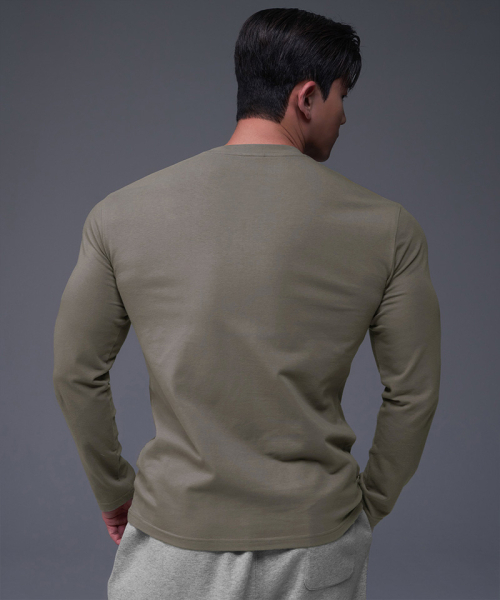 BORN TO WIN（ボーントゥウィン）の「SILVER B LOGO MUSCLE FIT LONG SLEEVE [KHAKI]（Tシャツ/カットソー・メンズ・その他・1/2/4/3）」の4枚目の写真