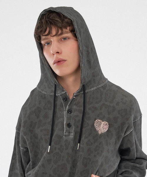 WISH FOR EVER（ウィッシュフォーエバー）の「【 4color / 3size 】DRAW CODE ASSORT THERMAL HENRY HOODIE / ドローコードアソートサーマルヘンリーフーディ（パーカー・メンズ・レッド/その他/ブラック/トップグレー・LARGE/MEDIUM/SMALL）」の20枚目の写真