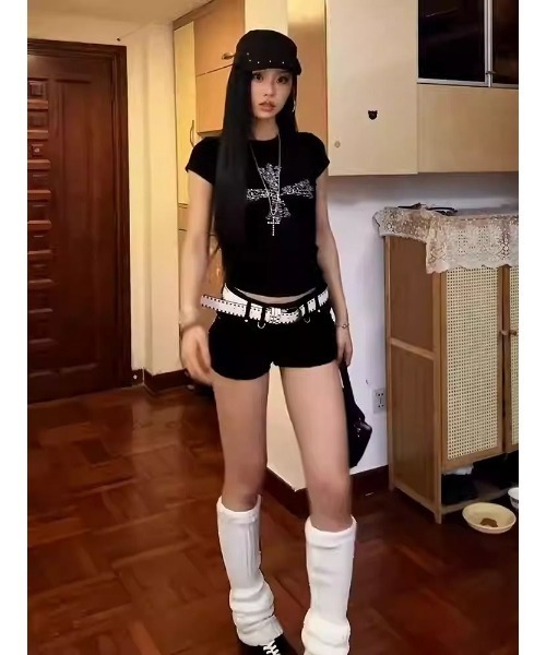 lilful(リルフル)の「【26年春夏新作】クロスレタリングプリント タイトフィットピチT(Tシャツ/カットソー・レディース・ブラック・M/S)」の11枚目の写真