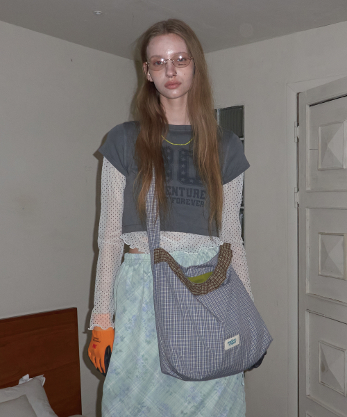 MAISON CREME(メゾンクレム)の「Check Frill reversible bag_Dusty blue(メッセンジャーバッグ・レディース・その他・FREE)」の1枚目の写真