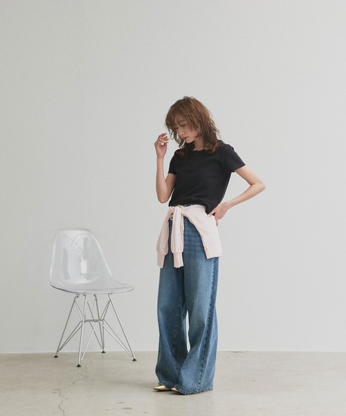 ad thie(アドティエ)の「ヘンリーネック フライスコンパクトTシャツ(Tシャツ/カットソー・レディース・オフホワイト/ブラック/レッド/ブラウン・FREE)」の5枚目の写真