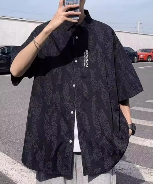 SHEPP(シープ)の「総柄 ニュアンスグラフィック ドロップショルダー 半袖シャツ(シャツ/ブラウス・メンズ・ホワイト/ブラック・L/M)」の8枚目の写真