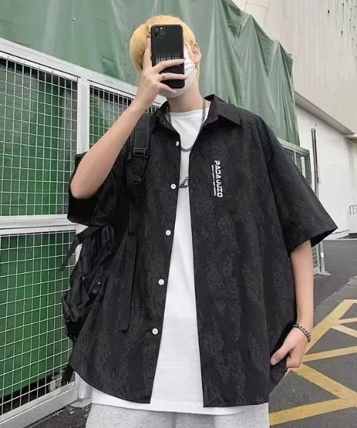 SHEPP(シープ)の「総柄 ニュアンスグラフィック ドロップショルダー 半袖シャツ(シャツ/ブラウス・メンズ・ホワイト/ブラック・L/M)」の10枚目の写真