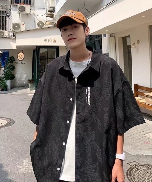 SHEPP(シープ)の「総柄 ニュアンスグラフィック ドロップショルダー 半袖シャツ(シャツ/ブラウス・メンズ・ホワイト/ブラック・L/M)」の5枚目の写真