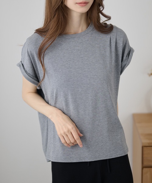 DAYRA（デイラ）の「ソリッドカラー ロール袖 ラウンドネック バックオープン プルオーバー（Tシャツ/カットソー・レディース・キャメル/ブルー/ブラック/グレー/ホワイト/アイボリー・FREE）」の4枚目の写真