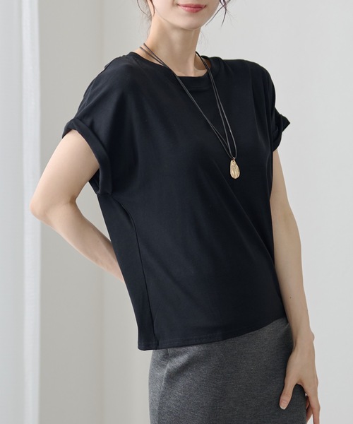 DAYRA（デイラ）の「ソリッドカラー ロール袖 ラウンドネック バックオープン プルオーバー（Tシャツ/カットソー・レディース・キャメル/ブルー/ブラック/グレー/ホワイト/アイボリー・FREE）」の19枚目の写真