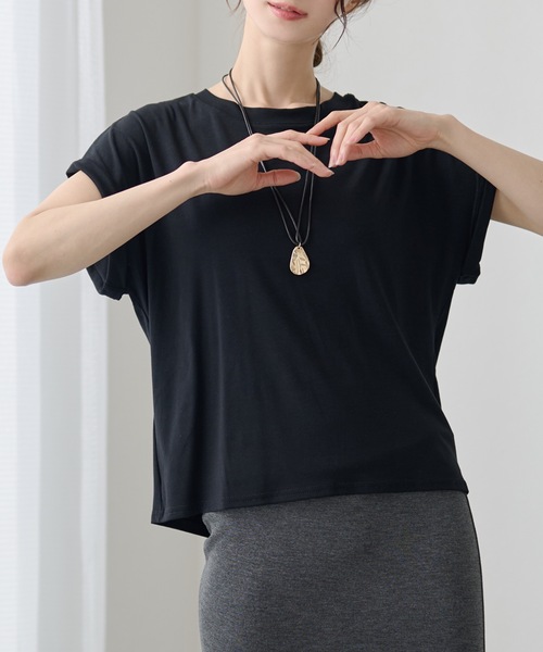 DAYRA（デイラ）の「ソリッドカラー ロール袖 ラウンドネック バックオープン プルオーバー（Tシャツ/カットソー・レディース・キャメル/ブルー/ブラック/グレー/ホワイト/アイボリー・FREE）」の21枚目の写真