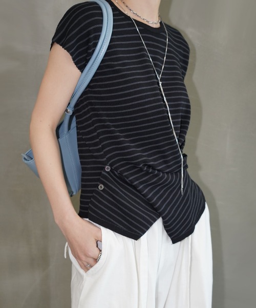 chuclla(チュクラ)の「サイドボタン クロスドレープサマーニットトップス chw26s222(Tシャツ/カットソー・レディース・ブラック×グレー/ホワイト/ブラック・FREE)」の3枚目の写真