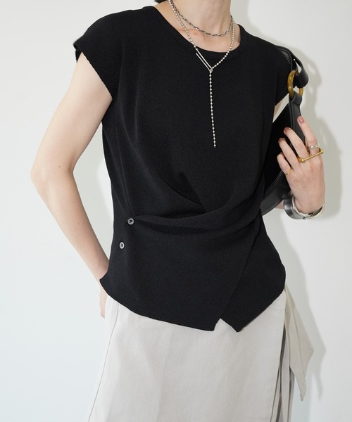 chuclla(チュクラ)の「サイドボタン クロスドレープサマーニットトップス chw26s222(Tシャツ/カットソー・レディース・ブラック×グレー/ホワイト/ブラック・FREE)」の2枚目の写真