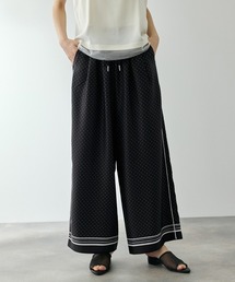 QUEENS COURT | パウダーサテンパネルプリントワイドパンツ(その他パンツ)