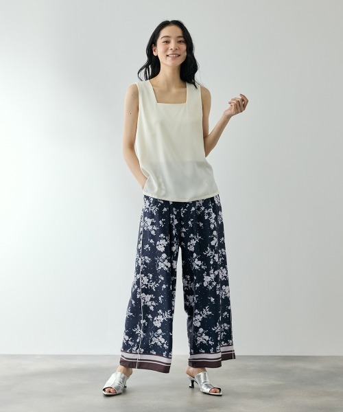 QUEENS COURT（クイーンズコート）の「パウダーサテンパネルプリントワイドパンツ（その他パンツ・レディース・ダークネイビー/ブラック系その他・M）」の11枚目の写真