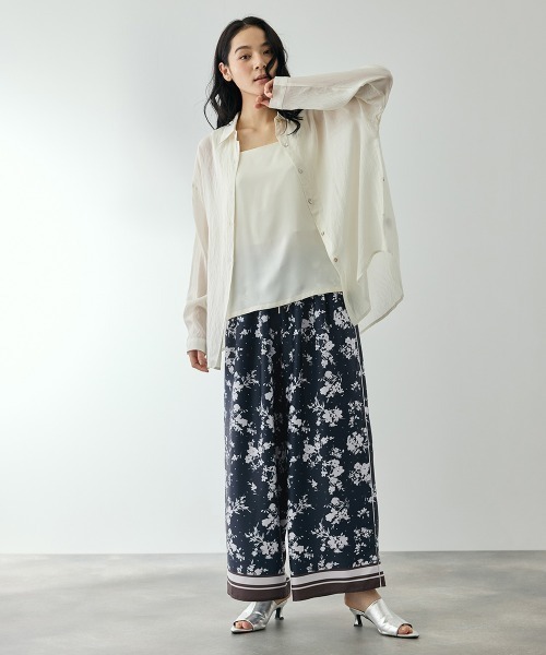 QUEENS COURT（クイーンズコート）の「パウダーサテンパネルプリントワイドパンツ（その他パンツ・レディース・ダークネイビー/ブラック系その他・M）」の8枚目の写真