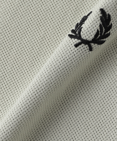 FRED PERRY(フレッドペリー)の「FRED PERRY / フレッドペリー COMPRESS MESH REVERE COLLAR S(シャツ/ブラウス・メンズ・ブラック/アイボリー/カーキ/ネイビー・MEDIUM/LARGE)」の8枚目の写真