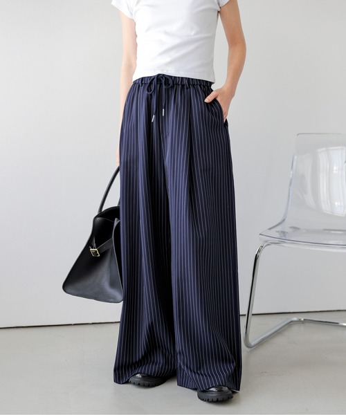 AMELY(エミリー)の「タックワイドイージーパンツ(その他パンツ・レディース・ネイビー/ベージュ/ブラック・M/L)」の3枚目の写真