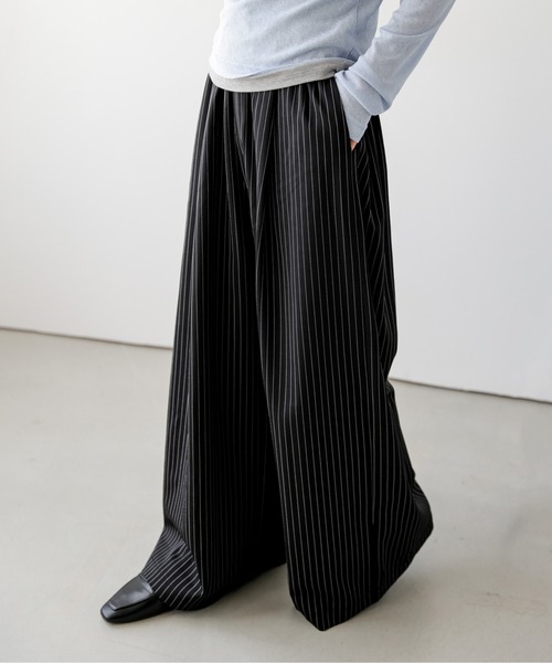 AMELY(エミリー)の「タックワイドイージーパンツ(その他パンツ・レディース・ネイビー/ベージュ/ブラック・M/L)」の6枚目の写真