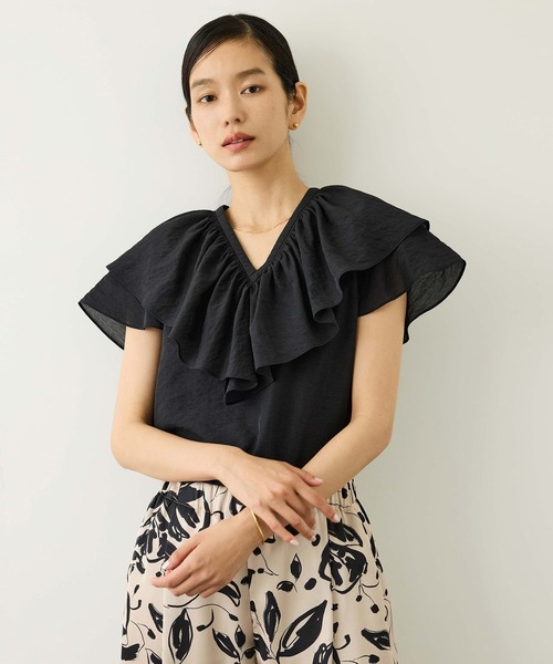 ROPE'(ロペ)の「【WEB限定カラー】Vネックフリル半袖ブラウス(無地・ピンストライプ)/イージーケア(シャツ/ブラウス・レディース・ピンク/ホワイト系その他/ブルー/ブラック・FREE)」の13枚目の写真