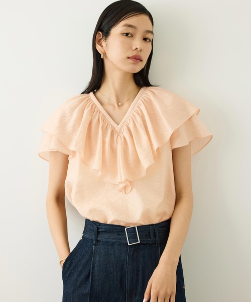 ROPE'(ロペ)の「【WEB限定カラー】Vネックフリルブラウス(無地・ピンストライプ)/イージーケア(シャツ/ブラウス・レディース・ピンク/ホワイト系その他/ブルー/ブラック・FREE)」の22枚目の写真