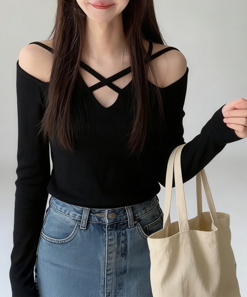 Miniministore（ミニミニストア）の「オフショルダーTシャツ クロスストラップ（Tシャツ/カットソー・レディース・ブラック・M/L）」の2枚目の写真