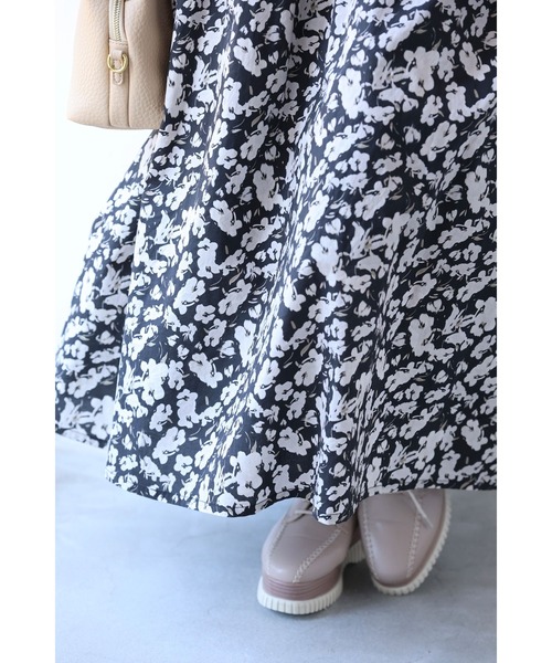 cawaii(カワイイ)の「(黒)咲き誇る小花柄ロングスカート(インナー付き)(スカート・レディース・ブラック・FREE)」の3枚目の写真