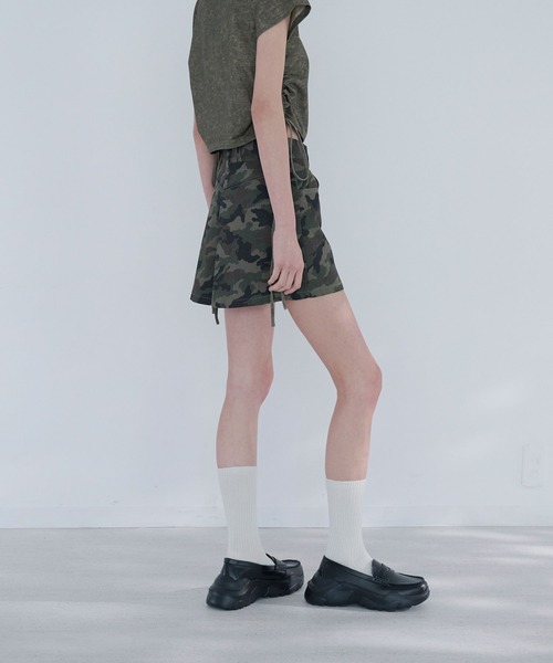 Nora Lily elle(ノラリリーエル)の「camouflage micro mini skirt(スカート・レディース・カーキ/グレー・FREE)」の4枚目の写真