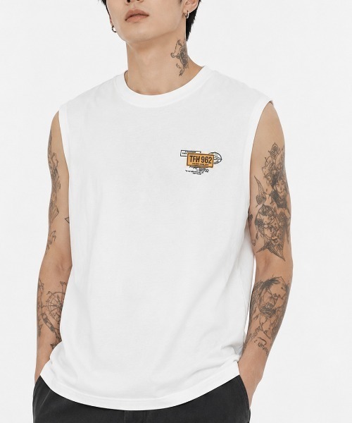 FreeZone(フリーゾーン)の「ヴィンテージ風バックプリントノースリーブTシャツ(Tシャツ/カットソー・メンズ・ホワイト/ブラック・F)」の2枚目の写真