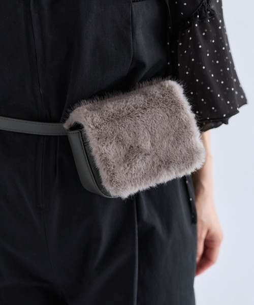 mysty woman（ミスティウーマン）の「【LE VERNIS】Wallet Bag 729259（ボディバッグ/ウエストポーチ・レディース・グレー・FREE）」の9枚目の写真