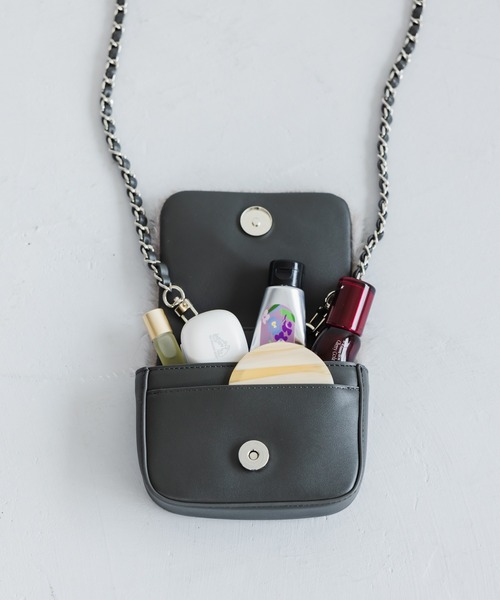 mysty woman(ミスティウーマン)の「【LE VERNIS】Wallet Bag 729259(ボディバッグ/ウエストポーチ・レディース・グレー・FREE)」の19枚目の写真