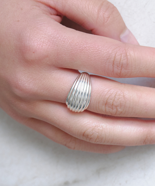 BYWEEKEND（バイウィーケンド）の「Floaty ring（リング・レディース・シルバー・FREE）」の2枚目の写真