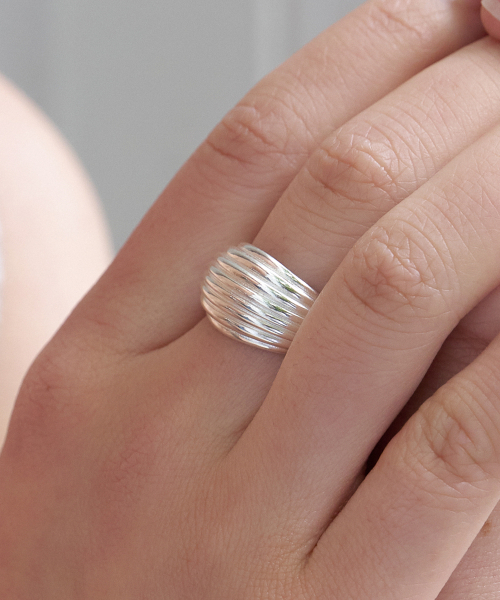 BYWEEKEND（バイウィーケンド）の「Floaty ring（リング・レディース・シルバー・FREE）」の4枚目の写真