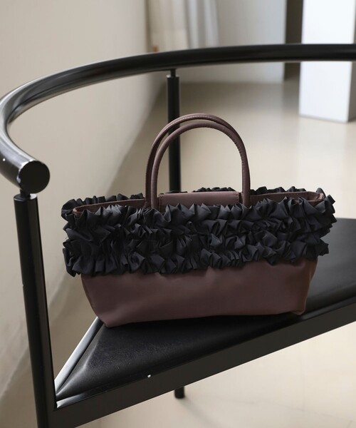 OUTDOOR PRODUCTS(アウトドアプロダクツ)の「OUTDOOR PRODUCTS ×Firsthand/アウトドアプロダクツ 別注フリルハンドバッグ(ハンドバッグ・レディース・ブラック/ブラウン/その他・ONE SIZE)」の14枚目の写真