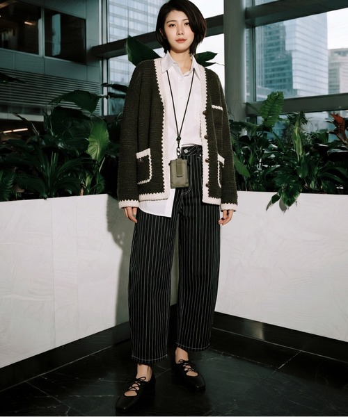 AsheKsha(アシクシャ)の「縦縞ハイウエストワイドレッグカジュアルパンツ(デニムパンツ・レディース・ブラック/ブルー・M/L)」の4枚目の写真