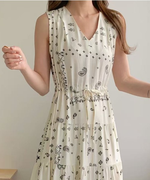 LETee（レティー）の「軽やかに揺れるシルエットが魅力！涼しげなノースリーブサマーワンピース（ワンピース・レディース・ホワイト/ブラック/グリーン・FREE）」の4枚目の写真