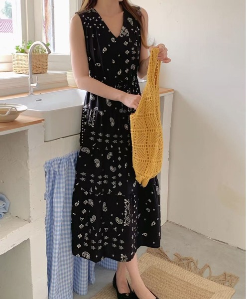 LETee（レティー）の「軽やかに揺れるシルエットが魅力！涼しげなノースリーブサマーワンピース（ワンピース・レディース・ホワイト/ブラック/グリーン・FREE）」の11枚目の写真