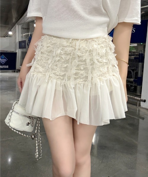 LUCPY(ラクピー)の「フラワージャガードチュールフリルミニスカート(スカート・レディース・ブラック/ホワイト・SMALL/LARGE/MEDIUM)」の1枚目の写真