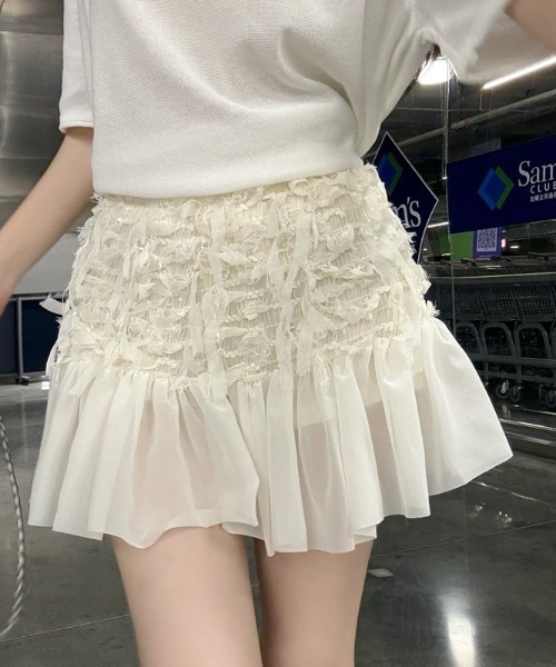 LUCPY(ラクピー)の「フラワージャガードチュールフリルミニスカート(スカート・レディース・ブラック/ホワイト・SMALL/LARGE/MEDIUM)」の5枚目の写真