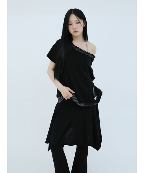 UGLY SHADOW（アグリーシャドウ）の「ストライプフリルオフショルダー(ブラック)（Tシャツ/カットソー・レディース・その他・FREE）」の2枚目の写真