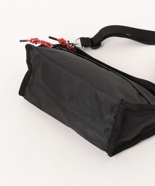 HUNTER（ハンター）の「【HUNTER】ハンター ORIGINAL ESSENTIAL PACKABLE CROSSBODY ショルダーバッグ（ショルダーバッグ・レディース・ブラック/ホワイト・FREE）」の4枚目の写真