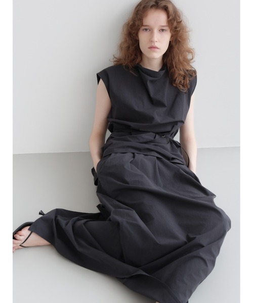NOWNS(ナウンス)の「Nina | Drape neck blouse(Tシャツ/カットソー・レディース・チャコールグレー/アイボリー・FREE)」の2枚目の写真