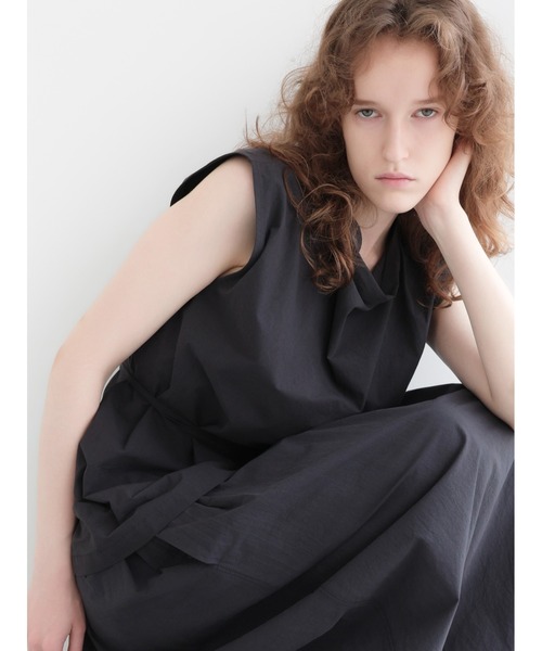 NOWNS(ナウンス)の「Nina | Drape neck blouse(Tシャツ/カットソー・レディース・チャコールグレー/アイボリー・FREE)」の15枚目の写真