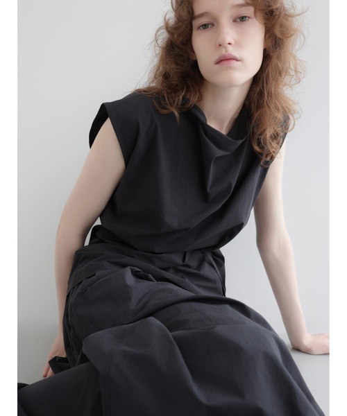 NOWNS(ナウンス)の「Nina | Drape neck blouse(Tシャツ/カットソー・レディース・チャコールグレー/アイボリー・FREE)」の16枚目の写真