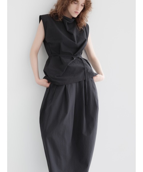 NOWNS(ナウンス)の「Nina | Drape neck blouse(Tシャツ/カットソー・レディース・チャコールグレー/アイボリー・FREE)」の9枚目の写真