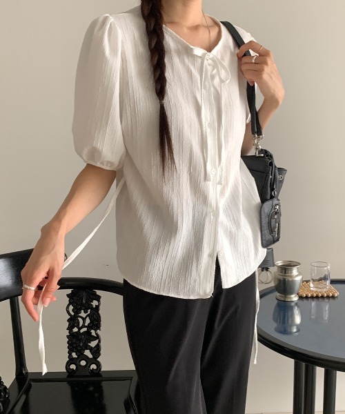 LOENNE(ロエヌ)の「Tie Neck Blouse / タイネックブラウス(Tシャツ/カットソー・レディース・ブラック/クリーム/ホワイト・FREE)」の7枚目の写真