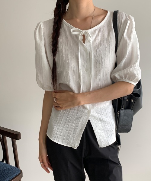 LOENNE(ロエヌ)の「Tie Neck Blouse / タイネックブラウス(Tシャツ/カットソー・レディース・ブラック/クリーム/ホワイト・FREE)」の10枚目の写真