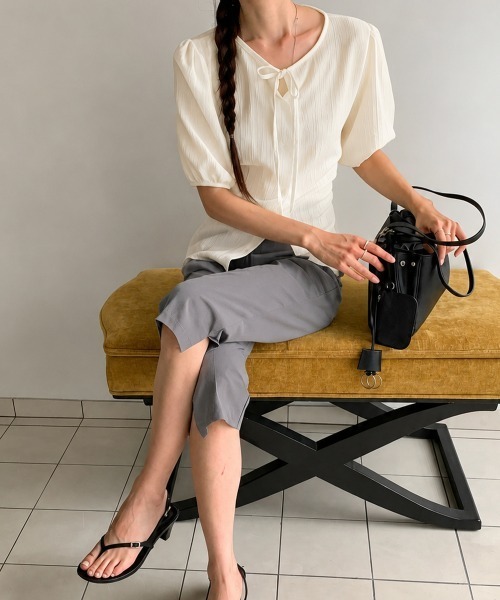 LOENNE(ロエヌ)の「Tie Neck Blouse / タイネックブラウス(Tシャツ/カットソー・レディース・ブラック/クリーム/ホワイト・FREE)」の15枚目の写真