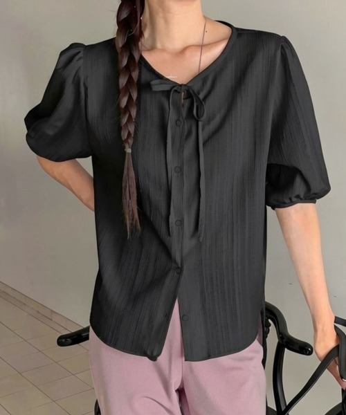 LOENNE(ロエヌ)の「Tie Neck Blouse / タイネックブラウス(Tシャツ/カットソー・レディース・ブラック/クリーム/ホワイト・FREE)」の19枚目の写真