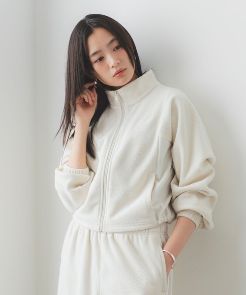 NEW BALANCE(ニューバランス)の「フリースジャケット(ブルゾン・レディース・ライトグレー/アイボリー/スミクロ・SMALL/LARGE/MEDIUM/X-LARGE)」の2枚目の写真