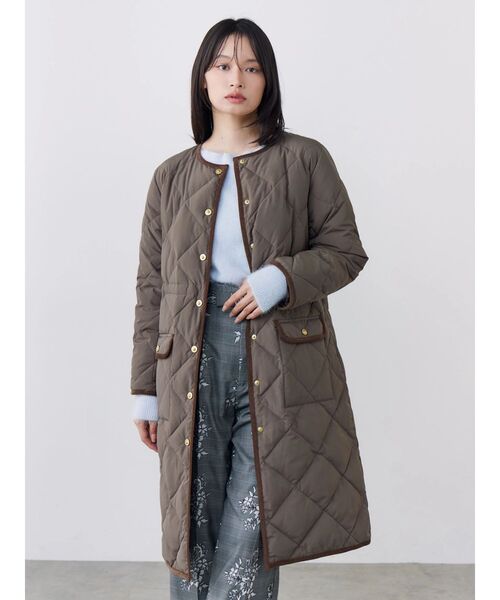 TONAL(トーナル)の「【TAIONコラボ】パイピングロングダウンコート(ダウンジャケット/コート・レディース・ブラウン/ネイビー/アイボリー・MEDIUM/SMALL)」の2枚目の写真