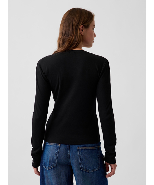 GAP(ギャップ)の「リブ フロントボタントップス(Tシャツ/カットソー・レディース・ブラウン/ブラック・XS/S/M/L/XL/XXS)」の5枚目の写真