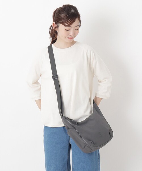 one'sterrace（ワンズテラス）の「anello クリンクルミニショルダー（ショルダーバッグ・レディース・ベージュ系9/グレー系4/ブラック系8・99）」の4枚目の写真