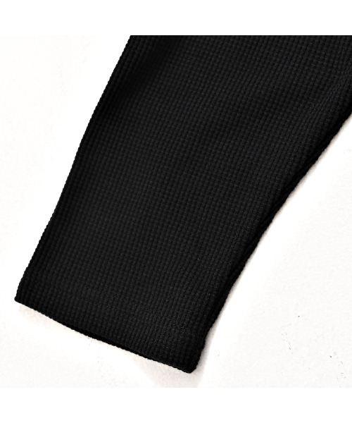 RUDOL(ルドル)の「『RUDOL/ルドル』グラフィックプリントワッフルヘンリーネックロンT(Tシャツ/カットソー・メンズ・ブラック/ホワイト・L/M)」の13枚目の写真
